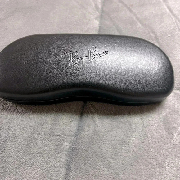 Ray Ban glasses case in great condition - Picture 1 of 4